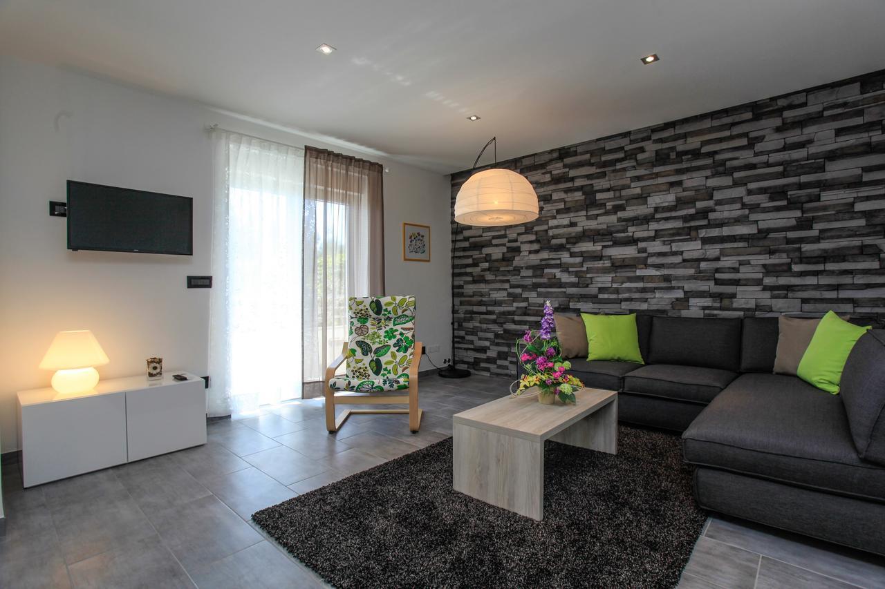 Apartments Fiora Premantura Bagian luar foto