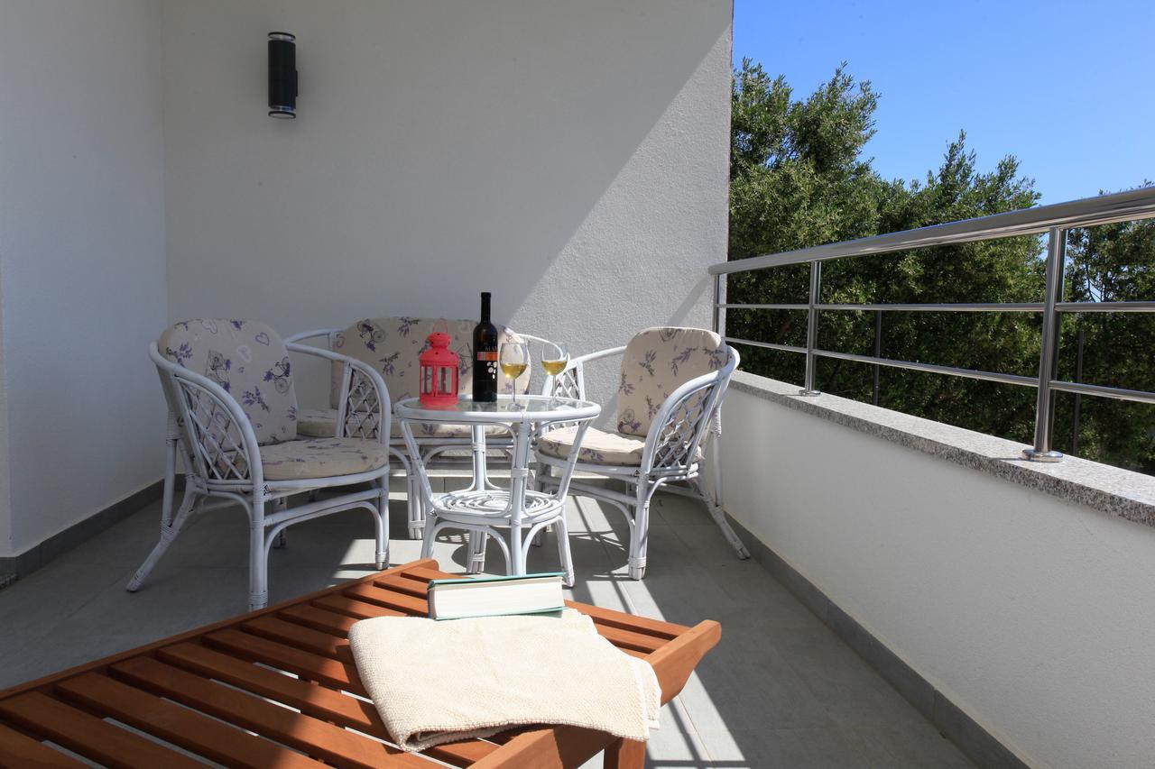 Apartments Fiora Premantura Bagian luar foto