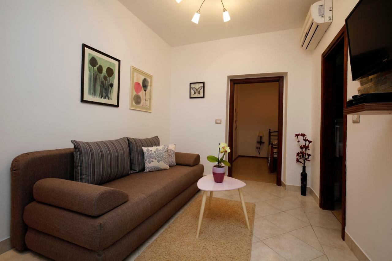 Apartments Fiora Premantura Bagian luar foto