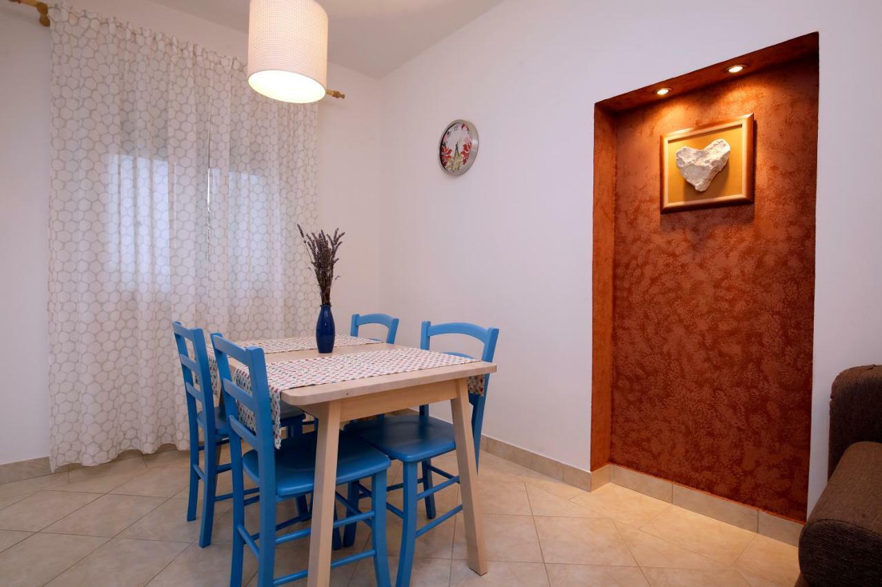 Apartments Fiora Premantura Bagian luar foto